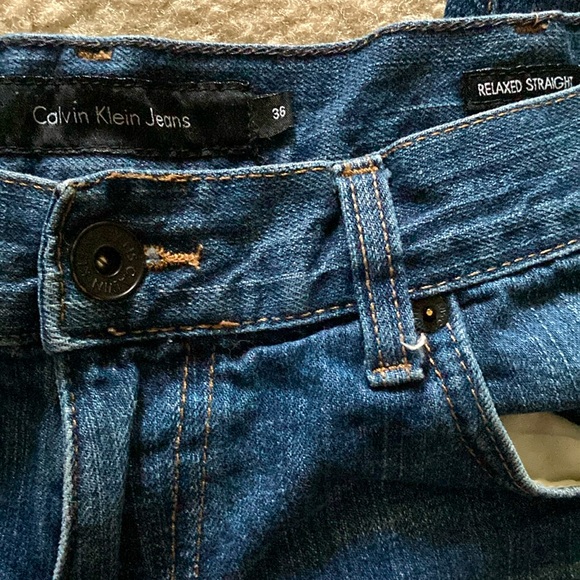 Calvin Klein Relaxed Straight Jeans Men’s sz 36 (36x32) Dark Wash Distressed - Picture 3 of 6